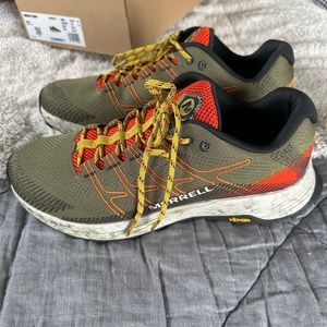 Merrell Moab Flight size 10.5. Never worn.